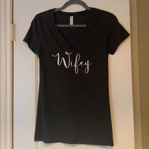 Wifey v neck tee